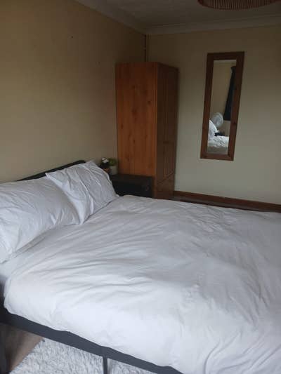 Large Double Room with Desk Main Photo