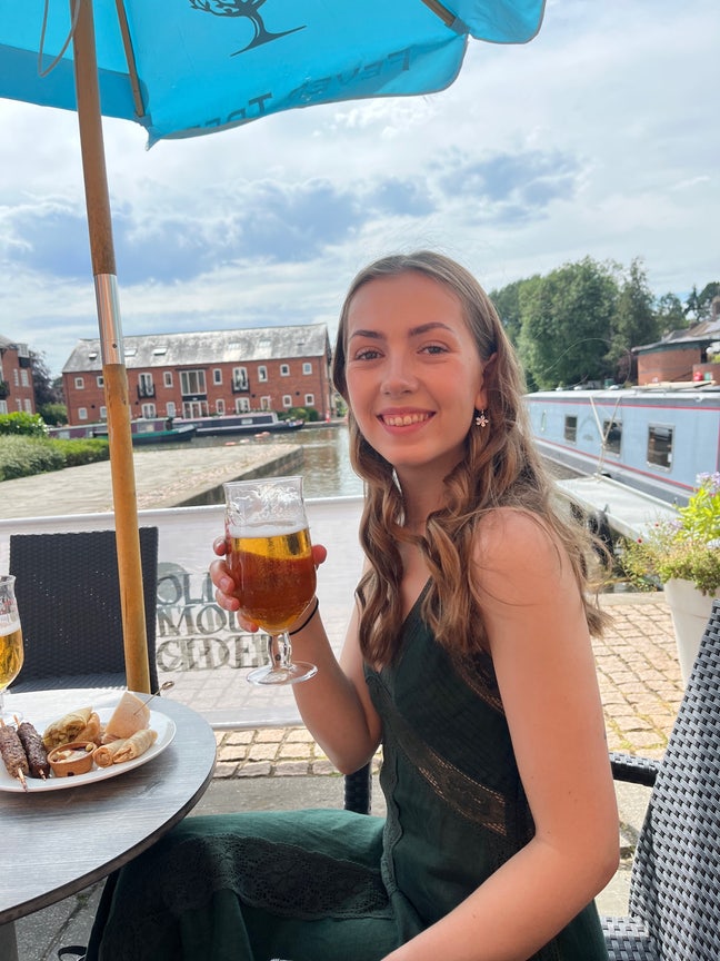 Room/buddy up in Salford Quays area! Main Photo