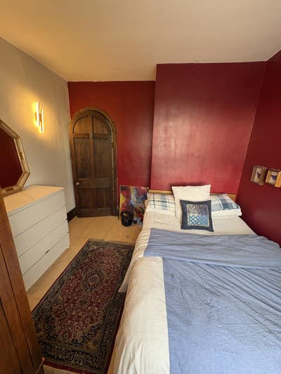 Cosy Natural Light Double Bedroom in Bayswater Main Photo