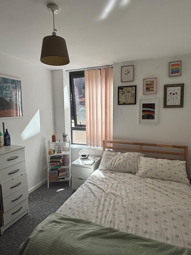 Flatmate wanted - Double room in 2 room flat Main Photo