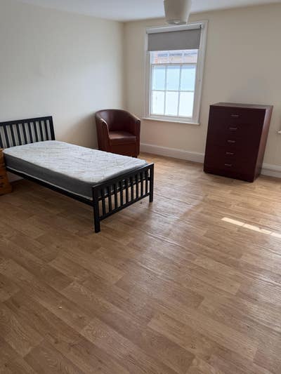 Double room in Gloucester - Ideal for GRH staff Main Photo