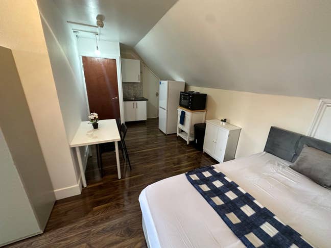 ✨ 🛏️ Self-Studio with Cooker to Let in Edmonton Main Photo