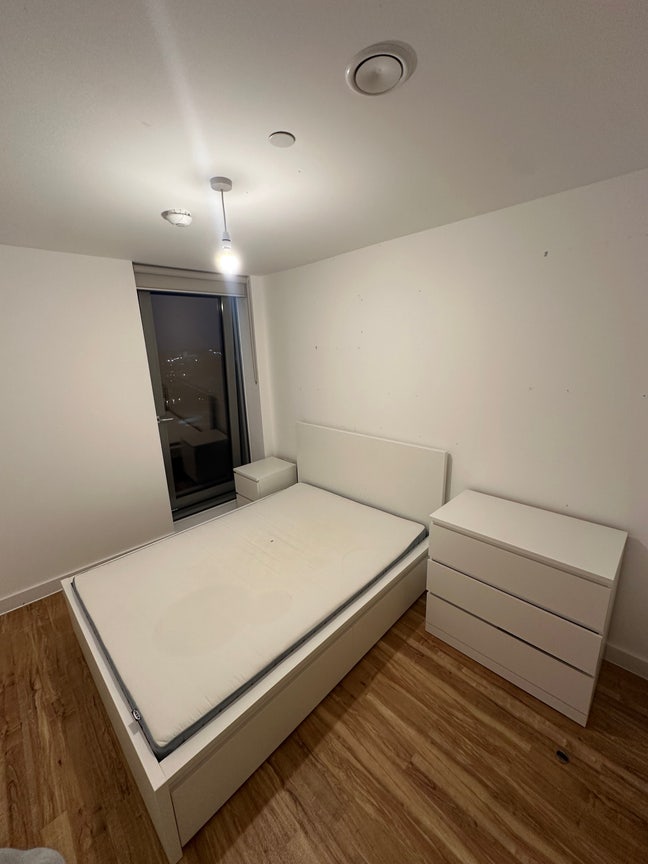     Looking for a Flatmate Main Photo