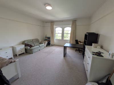 Bright Really Big Double Room just off Whitladies  Main Photo