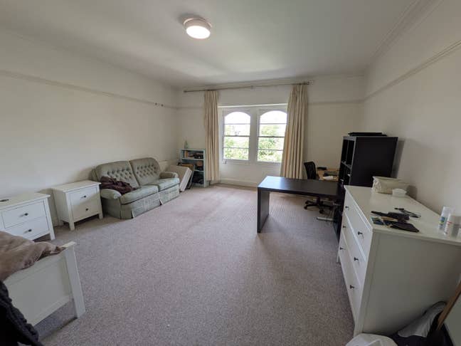 Bright Really Big Double Room just off Whitladies  Main Photo