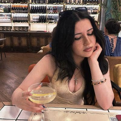 21 year old Female seeks a double room Main Photo