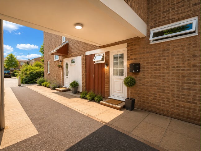 Newly Refurbished 4 Bedroom House - Ravensthorpe Main Photo
