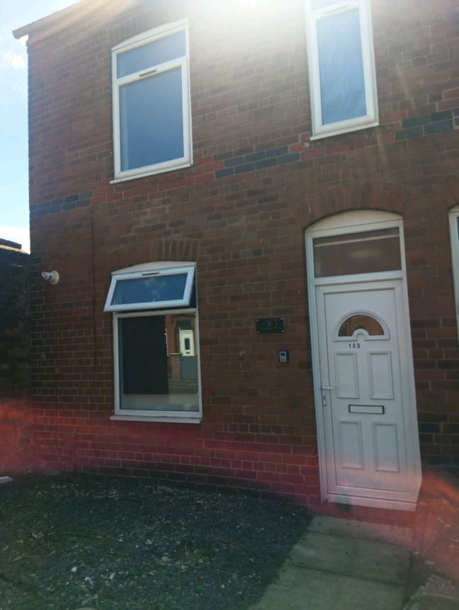 📢 Ensuite Room – Available Now! Rent Negotiable  Main Photo