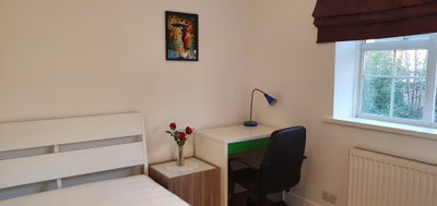 Refurbished double with new mattress, walk to stn Main Photo