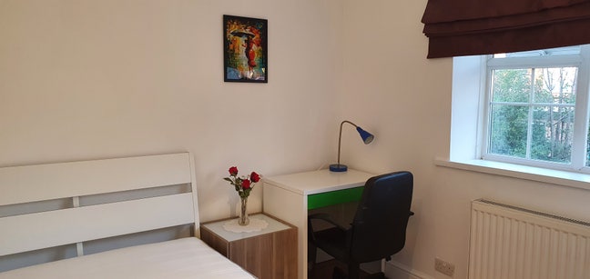Refurbished double with new mattress, walk to stn Main Photo