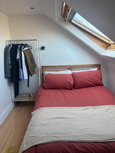 Lovely double room in a calm Stokey street Main Photo