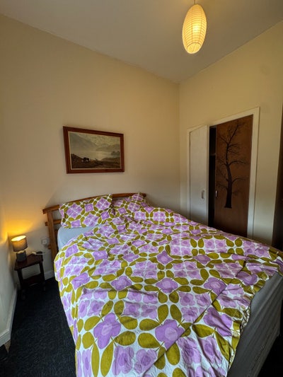 Double room in Paisley town centre - Canal Station Main Photo