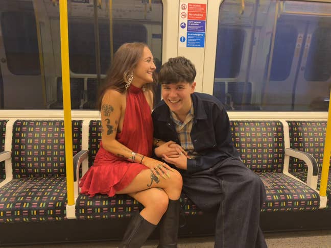 2 Friends moving to MCR looking for fun housemates Main Photo