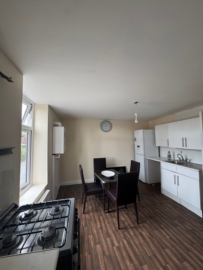 Rooms in Shared Accommodation  Main Photo