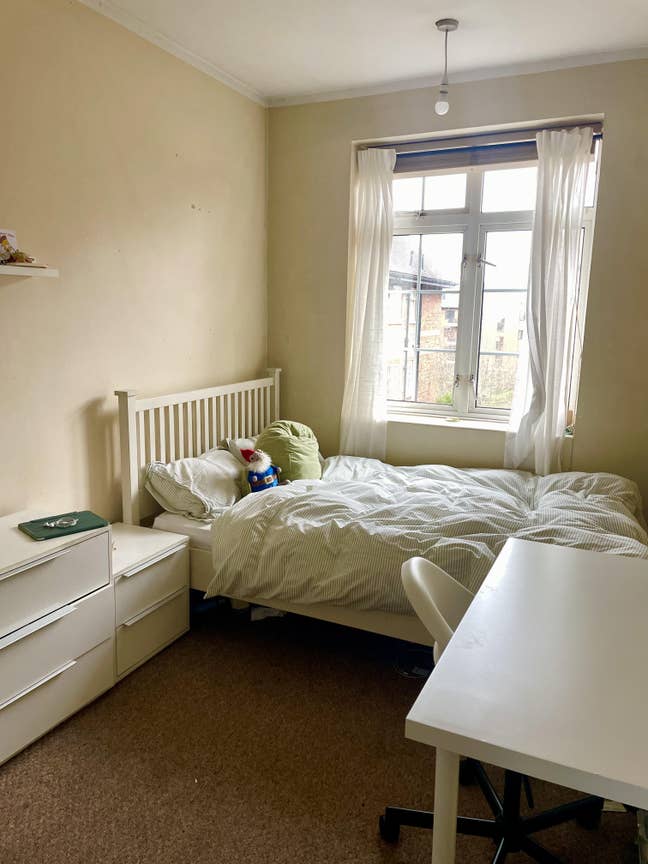Cute and Bright Double Room in Zone 1 Main Photo