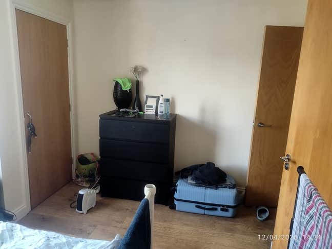 Double bedroom with ensuite at bass building Main Photo