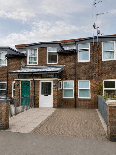 Quiet and furnished house with all bills included Main Photo