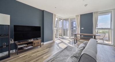 Room in Walthamstow flat with skyline views Main Photo