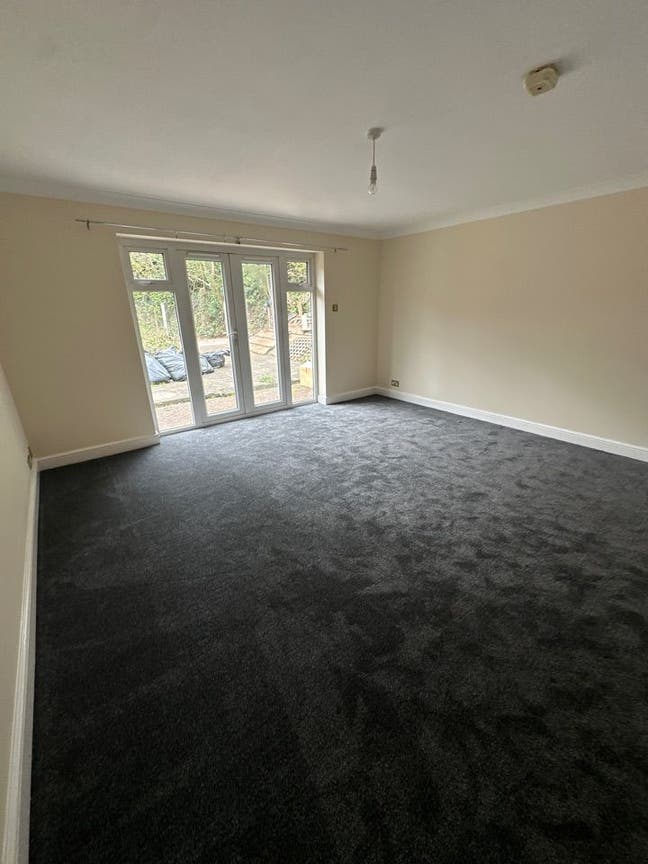 Whole 3 Bed - 2 Bath - Greenford - Available Now Main Photo