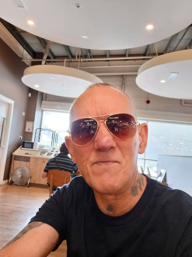 61 year old Male seeks a double room Main Photo