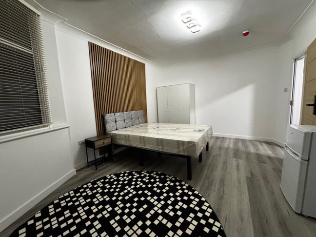 Large Double room to rent in edgware, DSS Welcome Main Photo