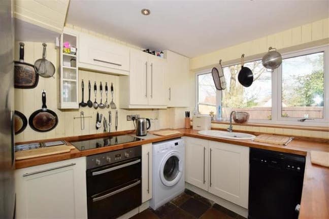 One single bedroom in private home for rent  Main Photo