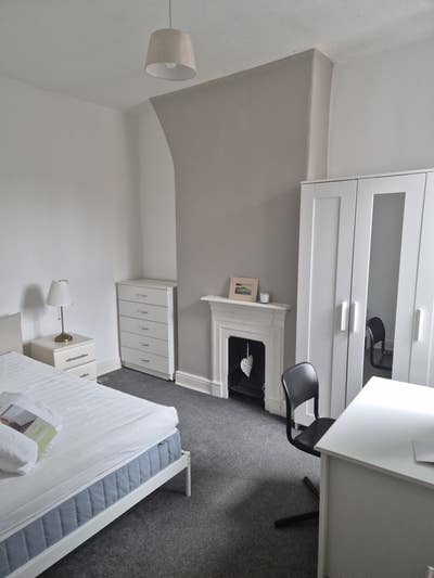 Furnished Room available, Minutes to City Centre Main Photo