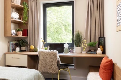 Chalmers Street: Large Standard Double-Ensuite  Main Photo