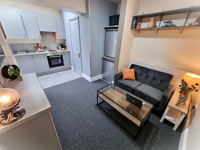 Available NOW Bills Inc Garden Studio LN1  Main Photo