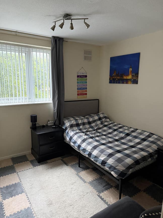 Double room. close to  and Mcr CC and Media City.  Main Photo
