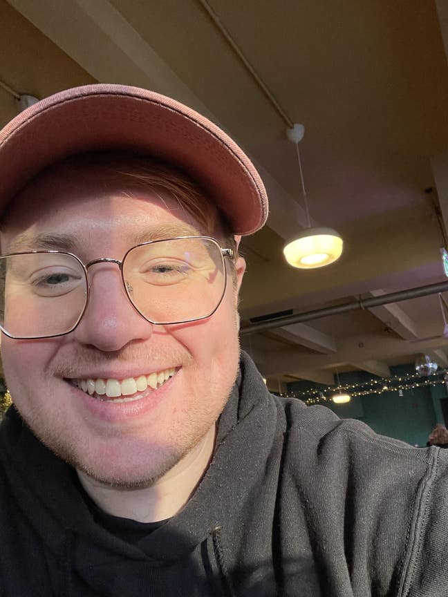 Easy-going queer professional looking for a room Main Photo