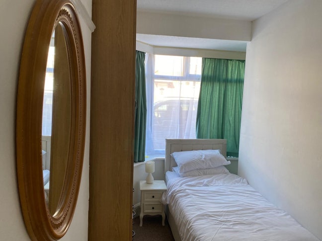 1 single bedroom available to rent Main Photo