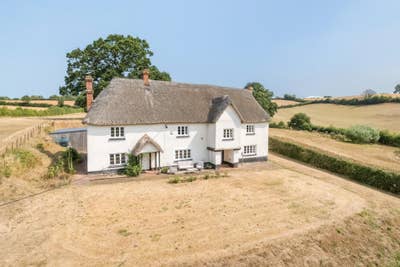 Beautiful Large Property with plenty of space Main Photo