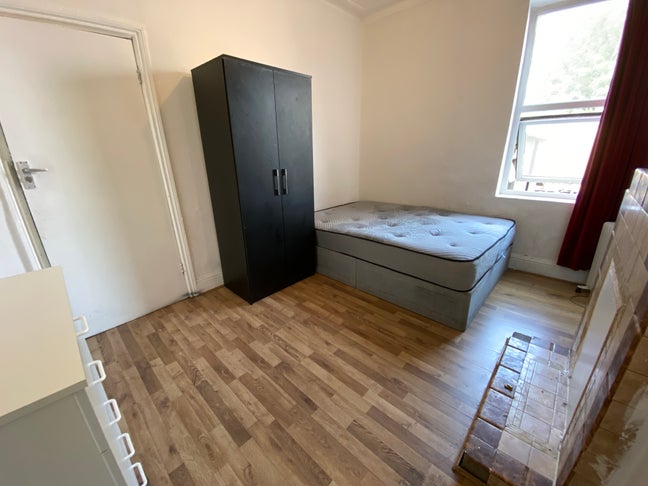 Lovely Room *2 Min Walk to Willesden Green Station Main Photo