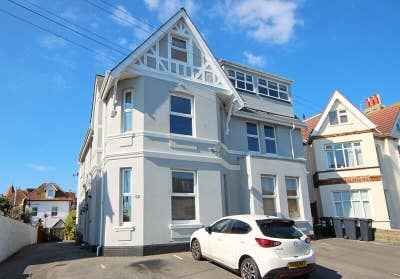 Spacious Double Bedroom to Rent in Shared House in Main Photo