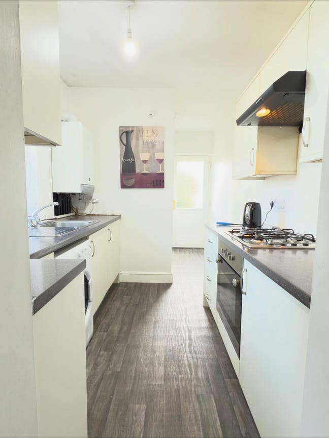3 Bedroom Flat | Ovington Grove | S108 Main Photo
