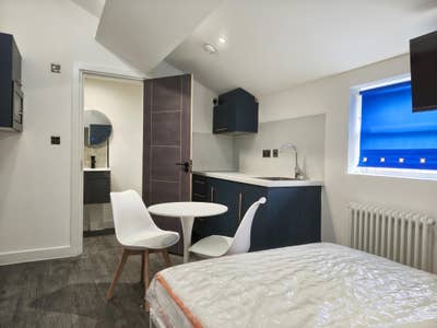 Newly Refurbished Studio Flat one week Rent Free! Main Photo