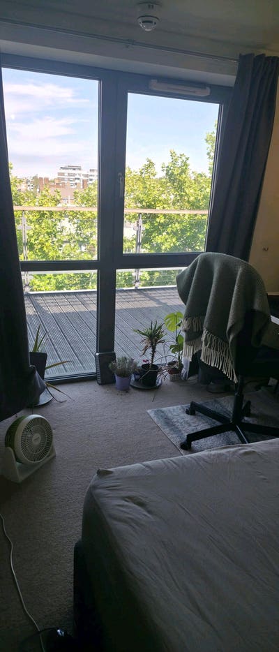 Just 1 flatmate: panoramic views, private bathroom Main Photo