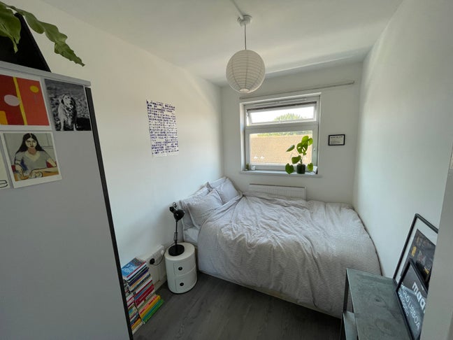 Small double room next in E1 till early Feb Main Photo