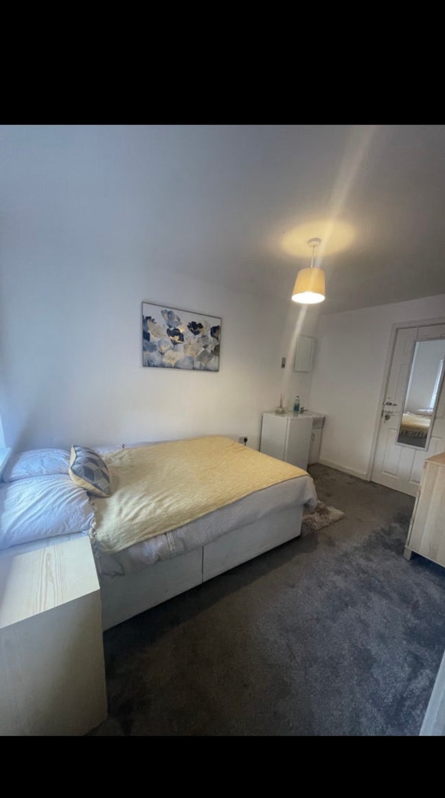 Quiet & Modern Professional Living in Lower Earley Main Photo