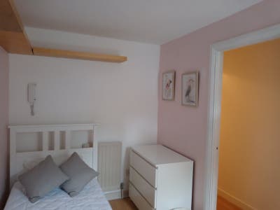Large single room Quiet road Euston Main Photo