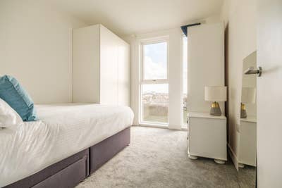 Brand New Studio – Top Floor –  Short Term Main Photo
