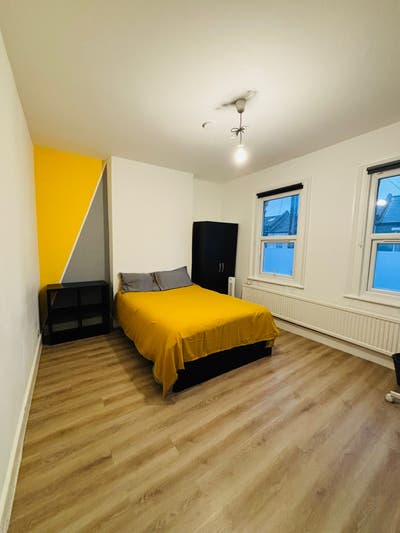 T. Broadway Massive Room 🤞 Move-in Sept🍀Act Fast Main Photo