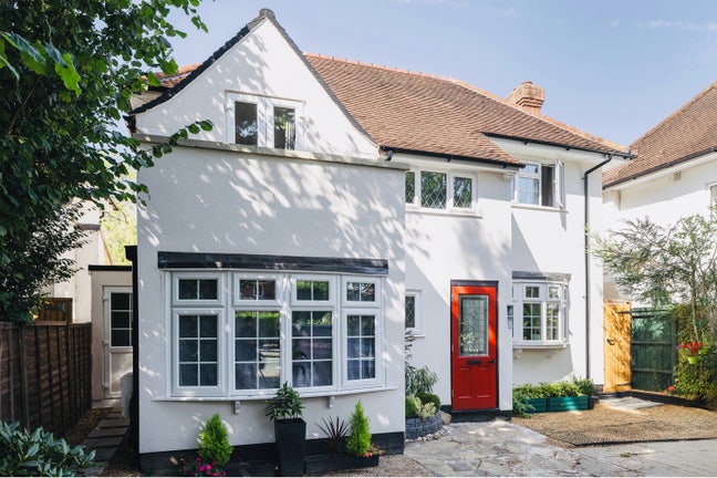 Room in a newly renovated charming property  Main Photo