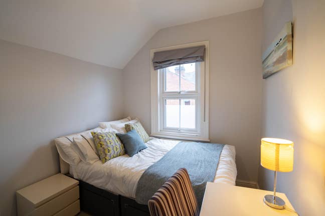 A Double Room Close to the Town Centre. Main Photo