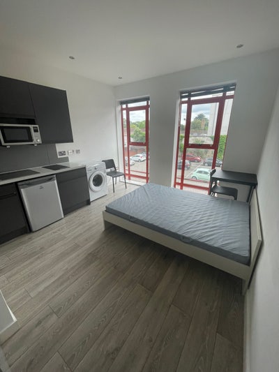 Stunning, Bright Studio Flat - Reading Centre Main Photo