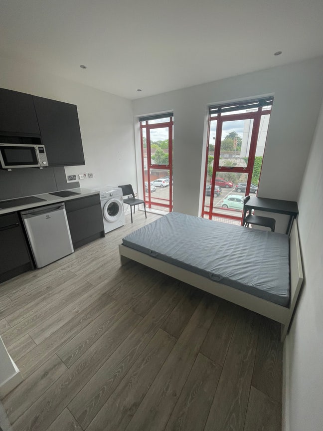 Stunning, Bright Studio Flat - Reading Centre Main Photo