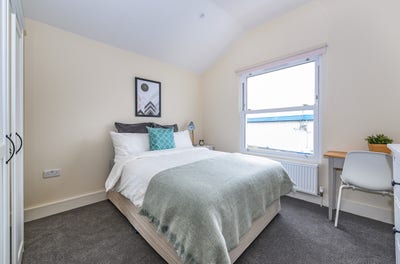 Lovely En-suite by Tube Station Main Photo