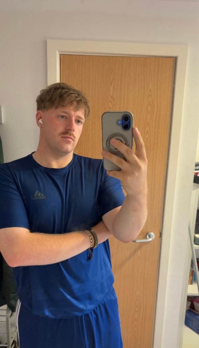 24yo healthcare worker looking for accom! Main Photo