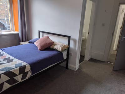 Double Ensuite Room in the Heart of Huddersfield Main Photo